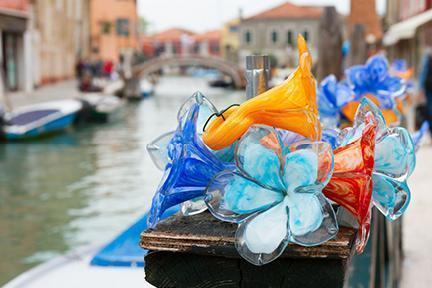 Flores de cristal elaboradas en la isla de Murano