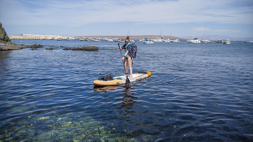 Disfrutando de los deportes náuticos en la isla de Tabarca, Alicante