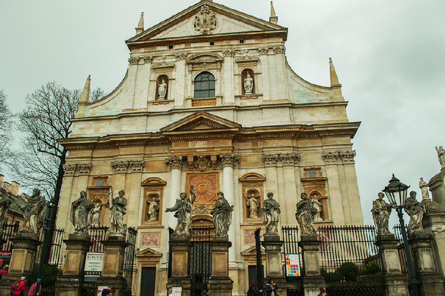 Iglesia de San Pedro y San Pablo, de camino al barrio judío