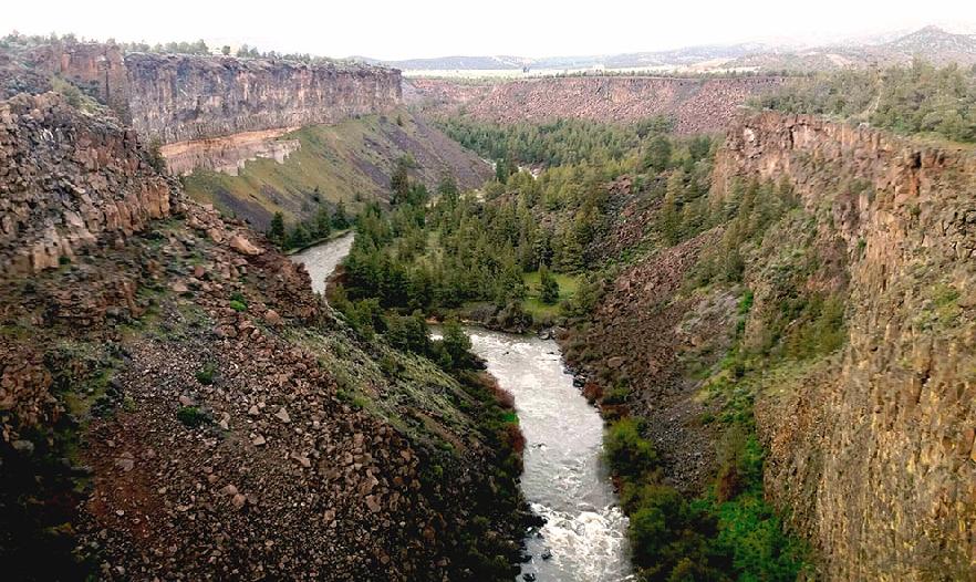 Cañón en las Montañas Rocosas